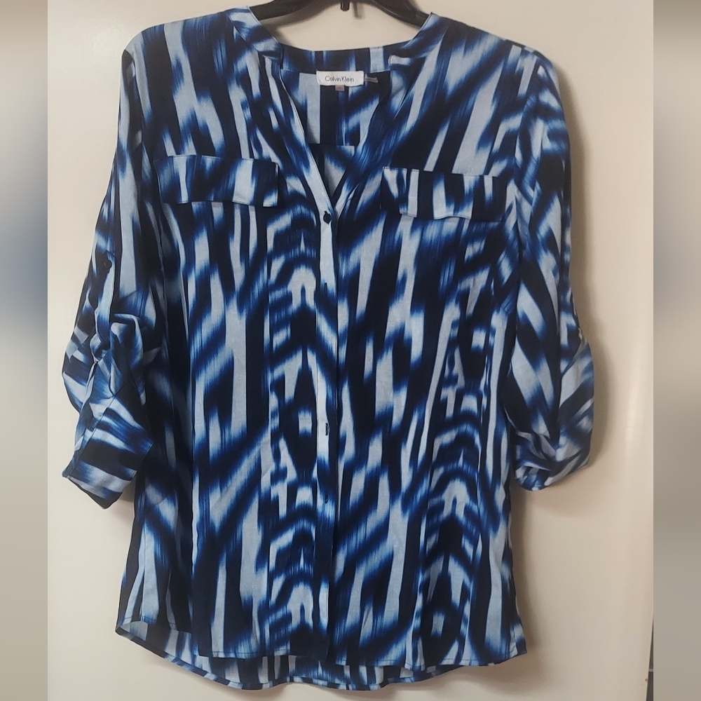 Calvin Klein Women's Navy and White Abstract Blouse